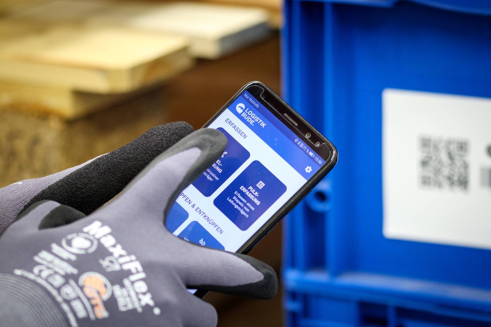 Tracking software for pallets, containers and much more Using barcodes and the smartphone app, the current location of a load carrier is fed into Logistikbude’s system.